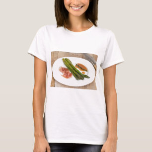 Grönt sparris med skinka och sås t-shirt