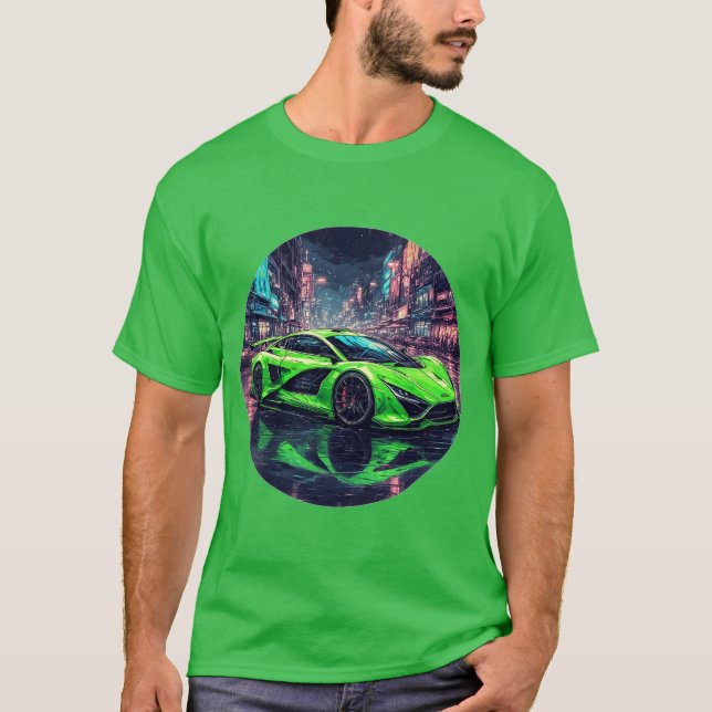 Grönt sportbil på Rainy Neon Street T Shirt (Framsida)