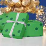 Grönt St patrick's day Anpassningsbar Färg Presentpapper<br><div class="desc">Designad med söt polka dots mönster i grönt. Du kan byta till valfri bakgrund färg som du vill. Underbar för St Patrcks dag,  födelsedagar,  helgdagar eller firande eller evenemang!</div>