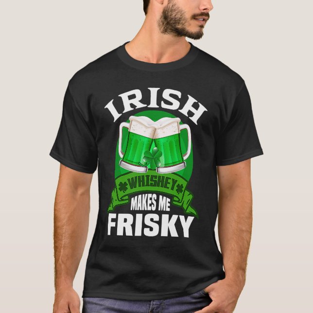 Grönt St patrick's day pyjamas Irish Whiskey Makes T Shirt (Framsida)