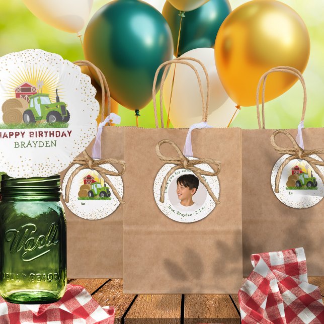 Grönt Tractor 🚜 Anpassade Farm Lastbilar Birthday Gåvor Etiketter (Green Tractor 🚜 Customizable Farm Trucks Birthday Favor Tags)