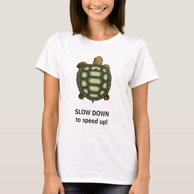 Grönt Turtle med redigerbar, långsam nedtonad text T Shirt (Framsida)