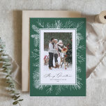 Grönt Vintage Botaniska Ram God jul Julkort<br><div class="desc">God Jul! Skicka julhälsningar med det här vintagen julklapp. Den har en vintage som är konst av pinekoner,  gräs nål och hollier med gröntens bakgrund. Anpassa genom att lägga till foto,  namn,  år och meddelande. Det här veckofotokortet finns i andra färg. Matchande objekt är tillgängliga.</div>
