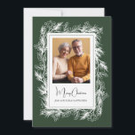 Grönt Vintage Botaniskt foto God jul Julkort<br><div class="desc">Vintage vit botaniskt ram på jägare grönt "God jul"-personlig med fotohälsningskort med ditt namn. Kontakta mig om du behöver hjälp med dina anpassningar eller om du vill begära ytterligare matchning eller samordning av Zazzle-produkter för din julhelg.</div>
