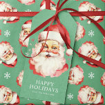 Grönt Vintage Retro Jultomten jul Presentetikett<br><div class="desc">Lägg till en nostalgisk beröring i dina presenter med dessa grönt vintage Jultomten Juletiketter. De här märkrna har en charmerande jultomteillustration med festligt snöflingor och är perfekt för att ge dig personlighet och värme i ditt presenter. Den klassiska jultomten mot bakgrund av grönten skapar en snyggt kontrast som står på...</div>
