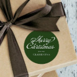 Grönt Vintage Script Modern God jul Runt Klistermärke<br><div class="desc">Grönt Vintage Script Modern God jul Classic Round Sticker är det perfekt som läggs till i julklappar i år,  med vintagens formaterade skript och ditt namn.</div>