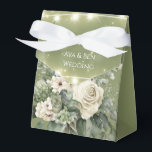 Grönt White Peony Ljus Bröllop Presentaskar<br><div class="desc">Jag hoppas att ni tycker om dessa grönt- och vita blommigtar med vattenfärg och en sträng med ljus. Matchande inbjudan och party finns i den här uppsamlingssviten.</div>