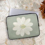 Grönten Anpassat namn för Retro Daisy Sage Laptop  Laptop Fodral<br><div class="desc">Lägg till ditt namn till den här söta grönten fodral med en enda daisy blomma</div>