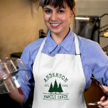 Grönten Cabin Family Namn Forest Långt Förkläde<br><div class="desc">Grönten av Namn Cabin-skogen med Gräs Träd Apron</div>