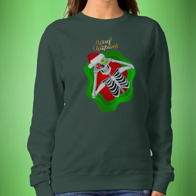 Grönten Jul Skeleton Red Santa Hat Ornaments T Shirt (Fun Merry Christmas skeleton Santa Hat in green and red splatter shape on sweatshirt.)