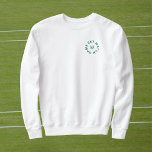 Grönten Monogram Womens Tennis Whites T Shirt<br><div class="desc">Matchning av spel,  grönt monogram,  tennisvita sweatshirts. Anpassa med ditt första. Perfekt för en lokal tennis-turnering,  som gåva till en tennis älskare eller till en bakteriorettfest för tennis. Designad för att matcha vår matchande match Set Match Tennis Collection.</div>