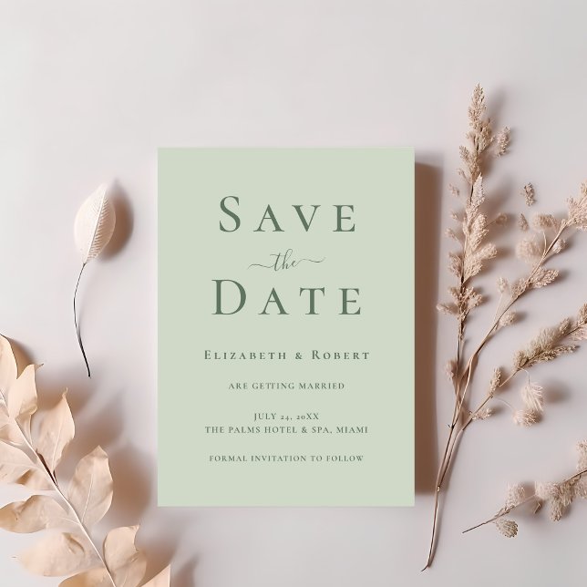 Grönten Spara datum för modern, minimalistisk, mju Inbjudningar (Modern Minimalist Soft Sage Green Save the Date Invitation on a table with blush pink flowers.)