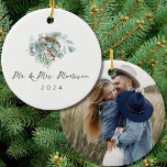 Grönten Watercolor Greenery Eucalyptus Bröllop Pho Julgransprydnad Keramik<br><div class="desc">Fira din speciella dag med den här eleganten grönt keramiska prydnadsföremål med vattenfärgad grön färg och eucalyptus accents runt ett foto från personlig bröllop. Den här keepsaken är perfekt för att lägga till en aning naturinspirerad skönhet till din helgdag décor. Med sina mjuka, serene grönt-nyanser och anpassadets utformning fungerar den...</div>