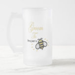Groom att vara kandidat-part personaliserar frostat ölglas<br><div class="desc">Groom att vara Bachelor Party personalize Frosted Glass Beer Mugg har en roligt Be på det. Underbar och roligt för att gruppen ska kunna vara till använda varje dag och på Bachelor-partiet. Anpassa det till Groom att vara namn.</div>