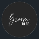 Groom att vara Manar Bröllopsdag Bachelor Party Runt Klistermärke<br><div class="desc">Groom att vara Manar Bröllopsdag Bachelor Party</div>