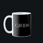 Groom Black med vit typografi Kaffemugg<br><div class="desc">En sådan chic och snyggt mugg för brudgummen.</div>