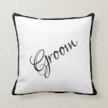 Groom Black Script Elegant bröllop Keepsaké Kudde<br><div class="desc">Ett fantastiskt skript med svart groom och en trimmad kudde för ditt hem. En underbar duschpresent. Grattisens gåva skulle vara en underbar överraskning för Groom. Underbara bröllop-gåva tillsammans med matchande bröllop Bridpelare som vi erbjuder.</div>