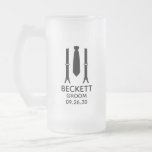 Groom Black Tie Frostat Ölglas<br><div class="desc">Det här 16 oz-förkylda ölet mugg skulle vara underbart för brudgummen. Om all din bröllopsfest kommer att ha kostym på sig så skulle det vara perfekt med suspenderare och en slips i svart. Avslappnaden är ännu formell. De skulle vara underbara för en reklamfest eller helg. Titeln kan ändras till best...</div>