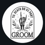 Groom Bride Förlovning Bröllop Halloween lite Mors Runt Klistermärke<br><div class="desc">Groom Bride Förlovning Bröllop Halloween par matchning</div>