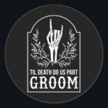 Groom Bride Skeleton Hand Par Matching Bröllop Runt Klistermärke<br><div class="desc">Groom Bride Skeleton Hand Par Matching Bröllop Halloween</div>