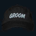 Groom Broderad Keps<br><div class="desc">Idealisk stöttepunkt för stag- eller stöttepartier,  broderad text,  från Ricaso</div>