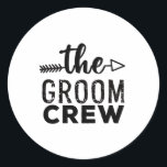 Groom Crew Runt Klistermärke<br><div class="desc">Få besättningen att framträda i folkmassan,  en perfekt för bröllop.</div>