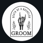 Groom död för en Bachelor Gothic Bröllop Bachelor Runt Klistermärke<br><div class="desc">Groomdöd för ett Bachelor Gothic Bröllop Bachelor Party</div>