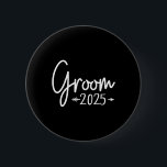 Groom Est 2025 Married Bröllop Förlovning Komma Knapp<br><div class="desc">Groom Est 2025 Married Bröllop Förlovning Get Redo</div>