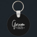 Groom Est 2025 Married Bröllop Förlovning Komma Nyckelring<br><div class="desc">Groom Est 2025 Married Bröllop Förlovning Get Redo</div>
