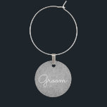 Groom - Gnistran Bröllop Silver Glitter Berlock Vinglas<br><div class="desc">Groom - Silver Faux Glitter och Gnistra Elegant bröllop Mottagningsvincharm. Vinglasmarkör Silver gör en underbar Bröllop eller Bachelor-gåva till den speciella person som kärlek grått. Kontakta designern om du vill ha matchande artiklar.</div>