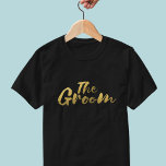 Groom Guld-penselskriptet Black Bröllop T-Shirt<br><div class="desc">En speciell skjorta för Groom - alla vet att du är den lyckliga man som gifta sig!</div>