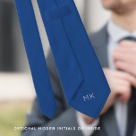 Groom Marskalkar Initialer Blue Bröllop Slips<br><div class="desc">Groom Marskalkar Initialer Mid Blue Bröllop. Gömt på baksidan kan du lätt anpassa initialer så att det inte kan finnas några missförstånd om vem som binder tillhören till vem! Färg och typsnittet för initialer och även sliten färg kan ändras om du vill matcha ditt eget bröllop-tema med hjälp av klickningen...</div>