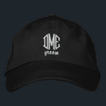 Groom Personligt bröllp Monogram Baseball Cap Broderad Keps<br><div class="desc">Överraska brudgummen med den här coolan baseball stil-hatten som har hans 3 brev monogram och ord-groomen nedanför. Ändra enkelt texten och taket för färg så att det passar ditt bröllop-tema/färger. Det gör en förlovning eller bröllopsgåva till fantastisk. De samordnade prickarna ser bra ut även i fotona. Enkla och klassiska, men...</div>