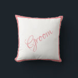 Groom Rosa Script Chic Bröllop Kudde<br><div class="desc">Ett vackert Groom-skript och en trimmad kudde för ditt hem. En underbar duschpresent. Grattisens gåva skulle vara en underbar överraskning för Groom. Underbara bröllop-gåva tillsammans med matchande bröllop Bridpelare som vi erbjuder.</div>