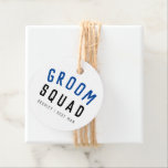 Groom Squad | Modern Bachelor Groomsman Snyggt Gåvor Etiketter<br><div class="desc">Cute, enkel, snyggt "Groom Squad" citerar "art favagtag" med modern, minimalistisk typografi i svart och marinblå färg i ett coola trendig stil. Sloganen, namn och rollen kan lätt vara personlig med namn i era grupperingar, till exempel brudgumm, bäste man, groomsman, Far i Groom, Page Boy och så mycket mer! Matchning...</div>