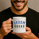 Groom Squad | Modern Bachelor Groomsman Snyggt Kaffemugg<br><div class="desc">Cute, enkel, snyggt "Groom Squad" citerar konst mugg med modern, minimalistisk typografi i svart och marinblå i ett coola trendig stil. Sloganen, namn och rollen kan lätt vara personlig med namn i era grupperingar, till exempel brudgumm, bäste man, groomsman, Far i Groom, Page Boy och så mycket mer! Matchning av...</div>