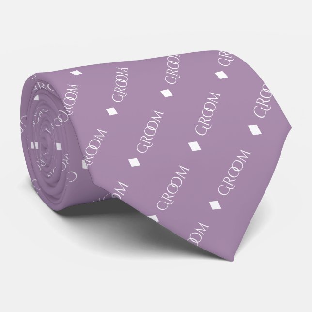 Groom - Upprepad vit text på lavender Slips (Rullad)
