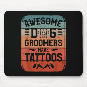 Groomers i fantastisk Hund har tattoos Tatto Älska Musmatta