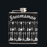 Groomsman Black med vit pil Mönster Fickplunta<br><div class="desc">Groomsman Black with White Arrow Mönster Flask - om du vill ändra Black till en färg klickar du på Custze (anpassa). Underbar gåva till marskalkarna, bäste man, brudgummen och hela bröllopsfesten. Till och med flickorna! Bride, brudgummar, maid of honor också. Glöm inte Far i Bride och Budens mamma och Far...</div>