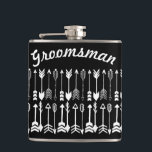 Groomsman Black med vit pil Mönster Fickplunta<br><div class="desc">Groomsman Black with White Arrow Mönster Flask - om du vill ändra Black till en färg klickar du på Custze (anpassa). Underbar gåva till marskalkarna, bäste man, brudgummen och hela bröllopsfesten. Till och med flickorna! Bride, brudgummar, maid of honor också. Glöm inte Far i Bride och Budens mamma och Far...</div>