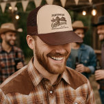 Groomsman Cowboys Westerna Bachelor Party Keps<br><div class="desc">Tack för dina marskalkar med den här roligten westerna truckerkepsar för bachelor Party! Roligtens utformning har vintage-textutskrift: Groomsman. Det finns en cowboystövel,  hatt och sheriffens bricka som läser "Party Posse". Grund har plats för gruppens namn och datumet för kandidatpartiet.</div>