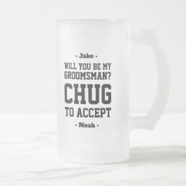 Groomsman Frieri Chug för att acceptera en underli Frostat Ölglas