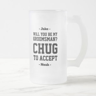 Groomsman Frieri Chug för att acceptera en underli Frostat Ölglas