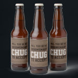 Groomsman Frieri Chug för att acceptera Rustic Fau Ölflaska Etikett<br><div class="desc">Få bröllop firande att börja i stil med att roliga groomsman frieri etiketter för öl flaska. Eftersom de komar i mängder om sex är det bra att lägga till personlig namn att ge skriva med en vit eller brun penna. Utformningen har en rustik brun träbakgrund och snyggtens moderna typografibegäran lyder:...</div>