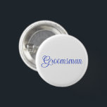 Groomsman Knapp<br><div class="desc">Button Pin avslappnad roligt mode påstående, som är tryckt med vit Färg-bakgrund och Groomsman i Royal Blue Färg text typography lettering design by TheFabricSeal print on demand shop shop på Zazzle.com #ZazzleMade https://www.zazzle.com/store/thefabricseal TheFabricSeal ©️ Original. Spara Bröllop-datumet. Klicka på knappen "Anpassa" för att göra den till en egen personlig eller...</div>