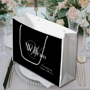 Groomsman Monogram + Namn Elegant Script Black