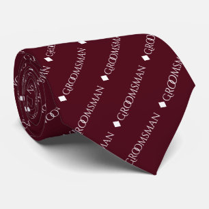 Groomsman Repeat White Text om Burgundy Slips