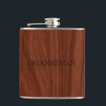 Groomsman Rustic Bröllop | Skogsäd Fickplunta<br><div class="desc">Anpassade Groomsman bröllop höftkolv med traditionellt mahogany-träsket ser ut mönster. Sofistikerad, maskulinsk gåva från bröllop till marskalkarna och matchande tjänster för medlemmar i bröllopsfesten. Anpassa hur du vill med ett meddelande, namn etc. Det här anpassadet är en klassisk träkornsformad kolv som finns i vår angela65 Zazzle-butik på matchande bröllopsfavoriter för...</div>