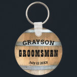 Groomsman Rustic Whiskey Barrel Keychain Nyckelring<br><div class="desc">Skapa dina egna nyckelringar. Anpassa den här designen med din egen text. Anpassa designen ytterligare genom att markera länken "anpassa ytterligare".</div>