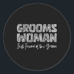Groomswomen best Friend of the Groom Bröllop Role Runt Klistermärke<br><div class="desc">Groomswomen Best Friend of the Groom Bröllop Role —</div>